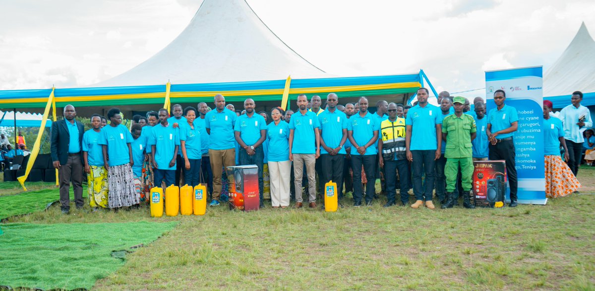 WaterAid Rwanda (@wateraidrwanda) on Twitter photo Today, we joined the community of Cyanika Sector, in <a href="/Nyamagabe/">Nyamagabe District</a> to celebrate #WorldWaterDay 2025 under the theme "Catchments Preservation." This global day, usually celebrated on March 22, reminds us this year of the urgent need to protect our water sources.
#SafeWaterForAll Today, we joined the community of Cyanika Sector, in <a href="/Nyamagabe/">Nyamagabe District</a> to celebrate #WorldWaterDay 2025 under the theme "Catchments Preservation." This global day, usually celebrated on March 22, reminds us this year of the urgent need to protect our water sources.
#SafeWaterForAll