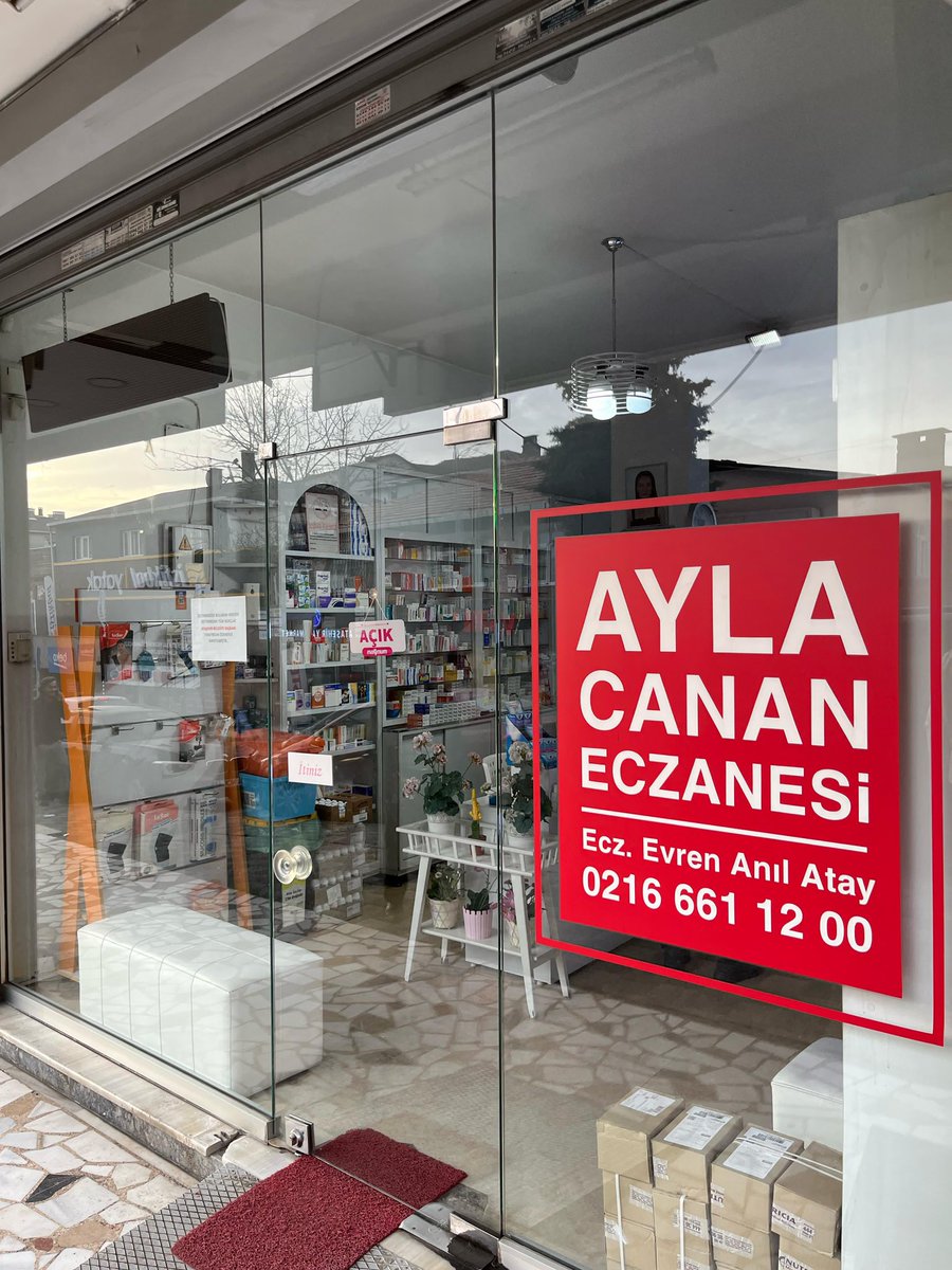Atasehirde bi eczaneye gittim Onursal  baskan tum veresiye defterini kapatmis aq 🥺