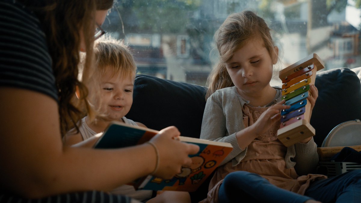 EARCATCH's tweet image. 📺 Vanaf nu terug te kijken op @rtvutrecht: Maja groeit blind op.

Maja is visueel beperkt en heeft ook autisme. Hoe voeden haar ouders haar op? Wat is een uitdaging en waar krijgen ze energie van?

Met #audiodescriptie via #Earcatch: rtvutrecht.nl/tv/aflevering/….

@BartimeusFonds