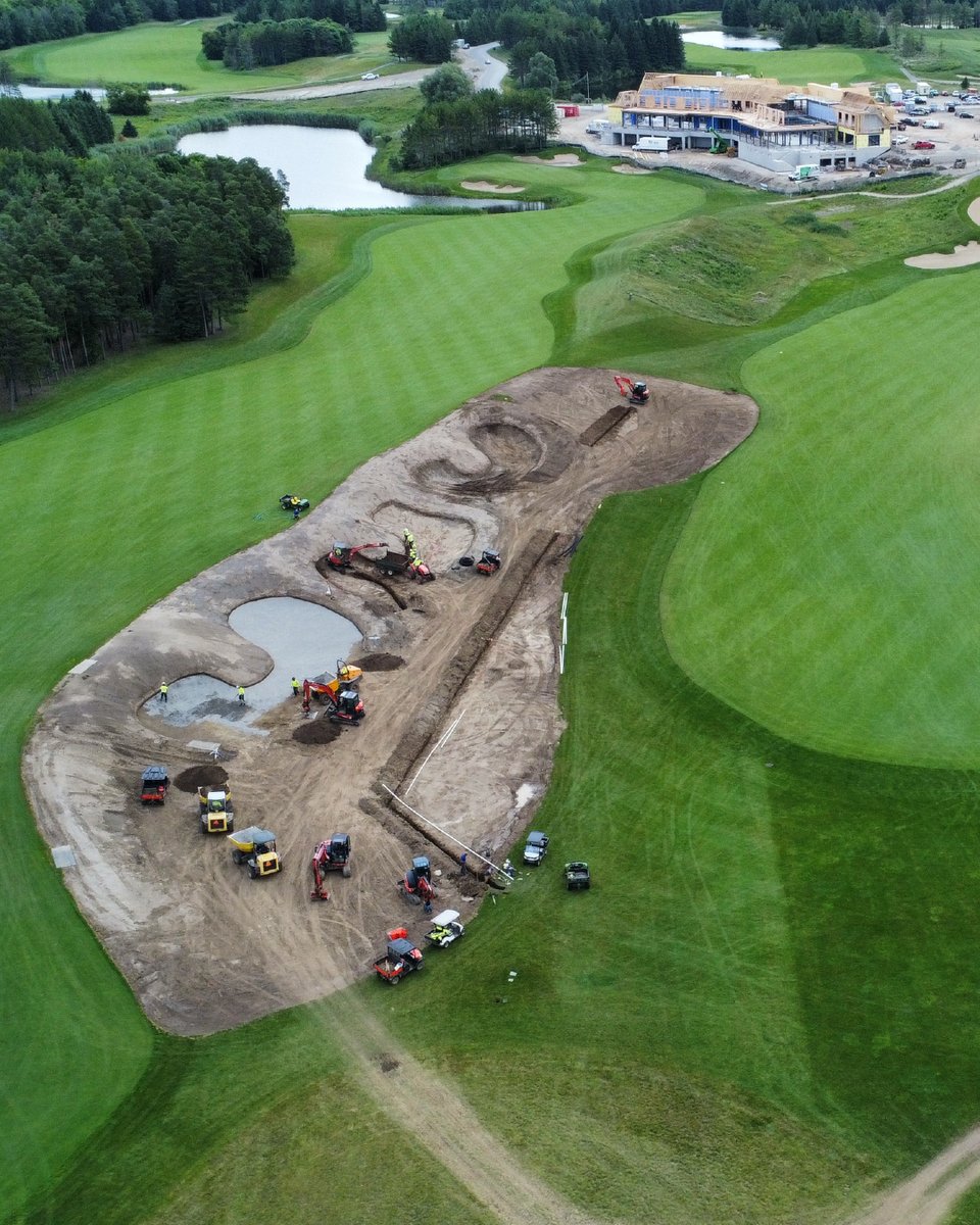 FlightLineGolf's tweet image. Check out this shot from last year at #TPCToronto @ospreygolf ! Our FlightLine crew was hard at work on North Course holes 18 &amp;amp; 9, prepping for the 2025 RBC Canadian Open. Years of work lead up to moments like this — we can’t wait for June! #OspreyValley #RBCCanadianOpen