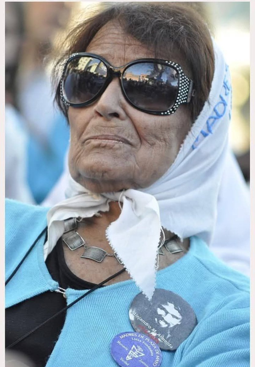 Su hijo desaparecido era militante del ERP y fue secuestrado en democracia por una organización parapolicial organizada desde el poder durante un gobierno peronista, partido al que ella pertenece. 
O SEA: fue secuestrado antes de la dictadura por un. Gob peronista