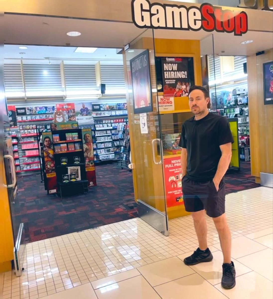 If GameStop bought $1 billion in Bitcoin right now... they'd have LESS than Tesla.

But this won't last long.

GME isn't just dipping their toe.
TSLA better get stacking.

If you don't believe me, just go to the mall and ask Ryan.