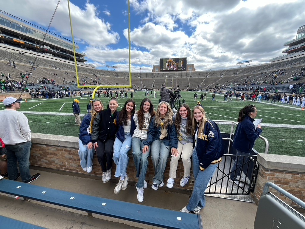 Mendoza College of Business (@ndbusiness) on Twitter photo Lauren Tarnoff is joining the <a href="/LAClippers/">LA Clippers</a> as a Creative Coordinator on the Partnership Strategy team! 🏀 🎉
She shares how Notre Dame’s MSM program bridged her design background with business for this next step.
Read it here: bit.ly/3DWWkft Lauren Tarnoff is joining the <a href="/LAClippers/">LA Clippers</a> as a Creative Coordinator on the Partnership Strategy team! 🏀 🎉
She shares how Notre Dame’s MSM program bridged her design background with business for this next step.
Read it here: bit.ly/3DWWkft