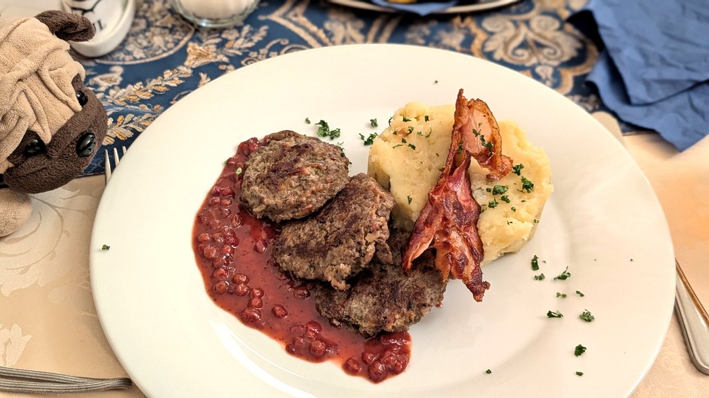 musyokutabi's tweet image. 今日はなんと古城ホテルに泊まってます！！

って書くのが自分でも信じられないくらい現実感が無いです。
これは夢なのか！？
#チェコ
#フルバー・スカーラ
#チェコへ行こう