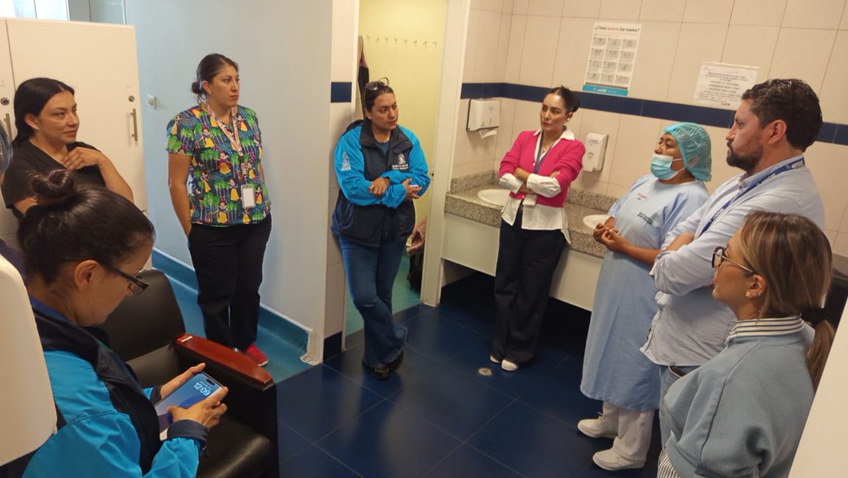 HCalderon_MSP's tweet photo. ¡Los Establecimientos de Salud Amigos de la Madre y el Niño se multiplican!
En @Salud_EC recibimos a técnicos del @HCAM_IESS, que recorrieron las áreas materno infantiles de Calderón, para conocer las experiencias e implementar los requisitos de certificación #ESAMyN en @IESSec. https://t.co/Zll2OYXtv1