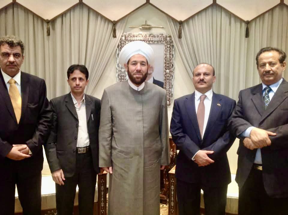 بيان منظمة "أمة عربية واحدة" حول اعتقال الشيخ أحمد حسون

تتابع منظمة "أمة عربية واحدة" بقلق بالغ واستنكار شديد اعتقال سماحة الشيخ أحمد بدر الدين حسون، المفتي السابق للجمهورية العربية السورية، وذلك أثناء وجوده في المطار متوجهاً إلى الأردن لغرض العلاج، حيث تم احتجازه في ظروف غامضة