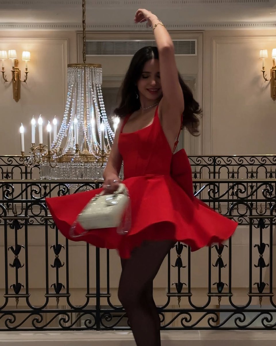 sevaoliStyle's tweet photo. Sweet, but make it dangerous. ❤️‍🔥🥀
#RedDress #BowDress #OutfitInspiration #FashionInspo https://t.co/yHC6LQEk3E