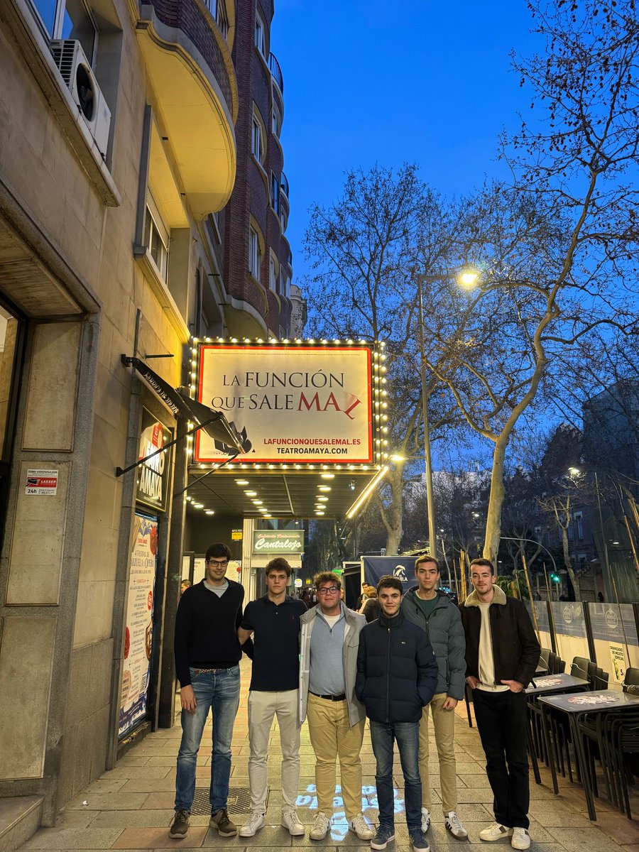 Los colegiales del CMU Pío XII hemos celebrado el Día Mundial del Teatro disfrutando de La función que sale mal, una obra donde el caos y la risa van de la mano. Una noche increíble para los amantes del teatro. ¡Gracias a todos por compartir esta experiencia! El Pio es Cultura.