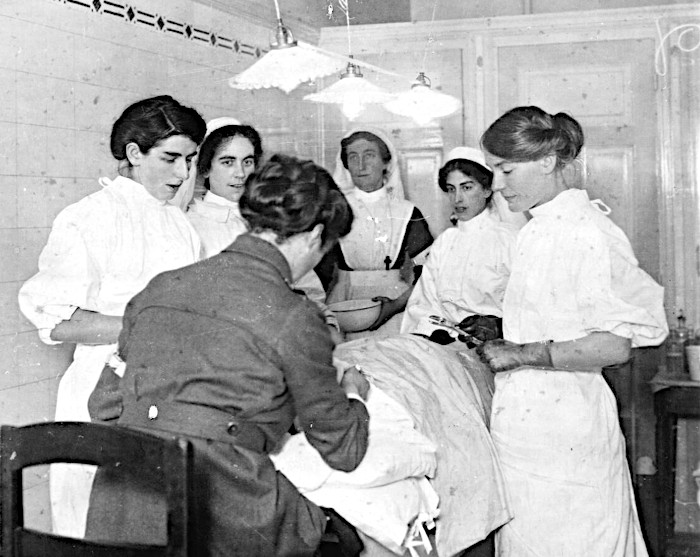 Historia – the HWA (@historiahwa) on Twitter photo Doctors Louisa Garrett Anderson and Flora Murray offered their services to the War Office in 1914, but, as women, were rejected.
So the French Red Cross set them up in the Claridge Hotel in Paris.
Louise Morrish (Women of War) describes their new lives at historiamag.com/women-warpath-… Doctors Louisa Garrett Anderson and Flora Murray offered their services to the War Office in 1914, but, as women, were rejected.
So the French Red Cross set them up in the Claridge Hotel in Paris.
Louise Morrish (Women of War) describes their new lives at historiamag.com/women-warpath-…