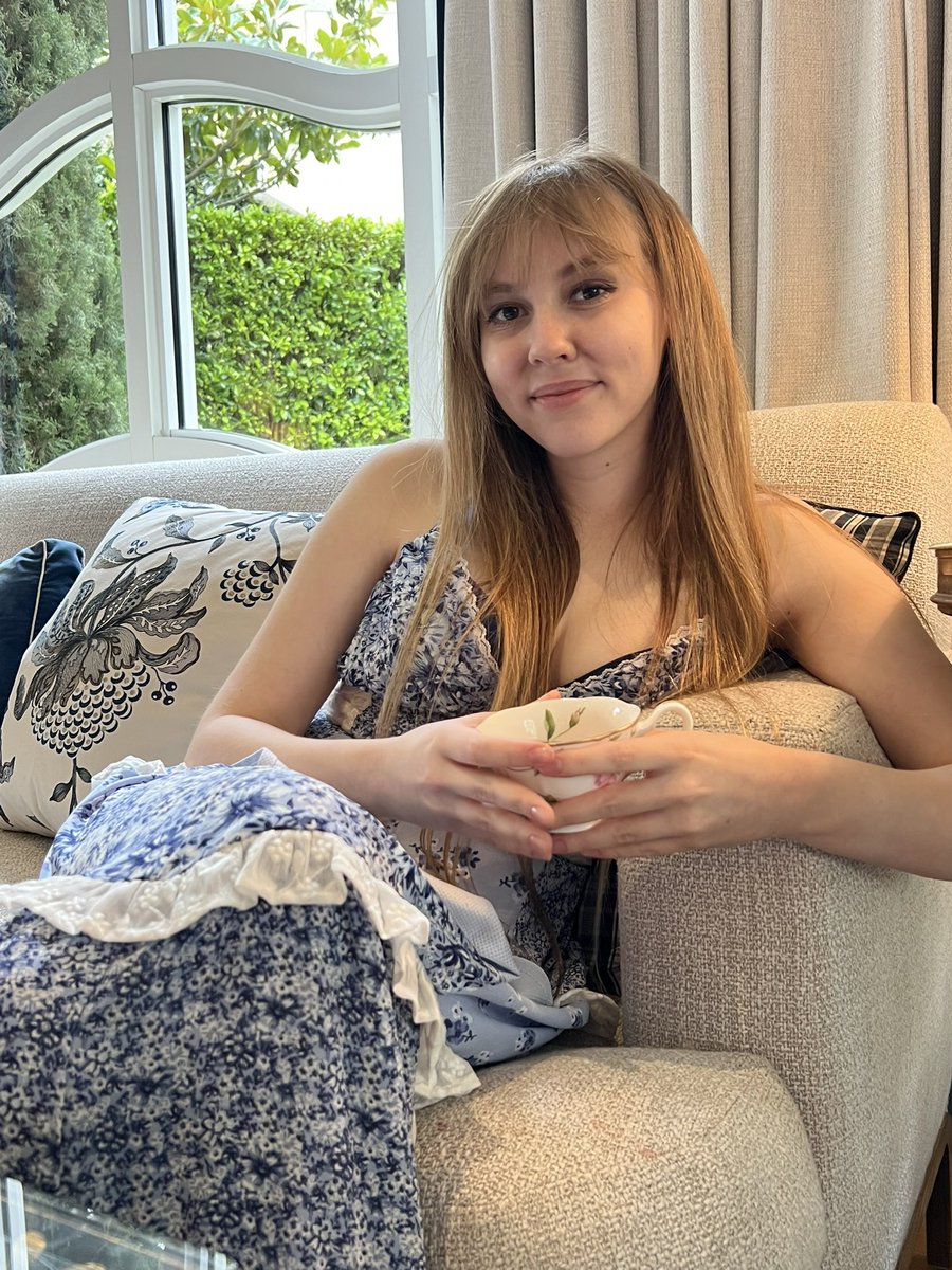 It’s my birthday!🥳🎉Got to have high tea with Mr. Bean, he got to be a Beverly Hills Chihuahua today!🐕☕️🥪🍓
