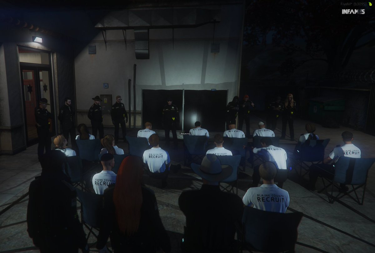 InfamesLEO's tweet image. El día de ayer tuvo lugar el primer día de la academia del BCSO. 
Nuestros aspirantes aprendieron manejo de radio y algunos aspectos legales.

(La última foto no son los pollitos pero me parece chistosa juas juas)