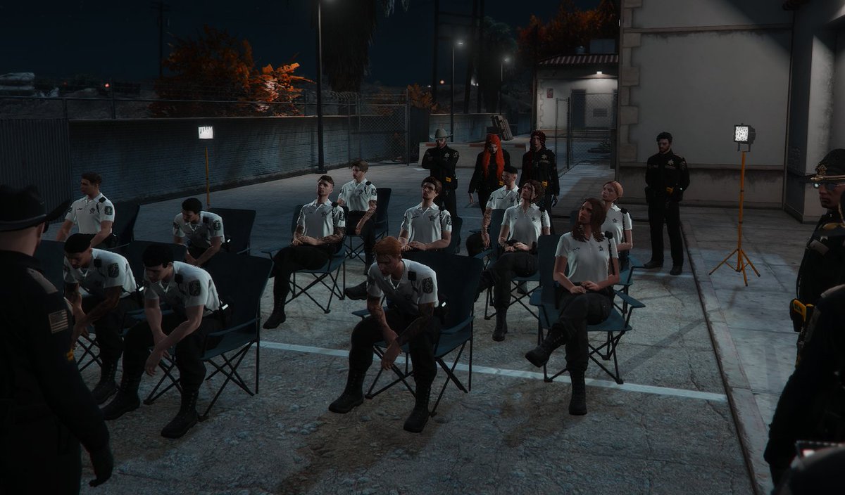 InfamesLEO's tweet image. El día de ayer tuvo lugar el primer día de la academia del BCSO. 
Nuestros aspirantes aprendieron manejo de radio y algunos aspectos legales.

(La última foto no son los pollitos pero me parece chistosa juas juas)