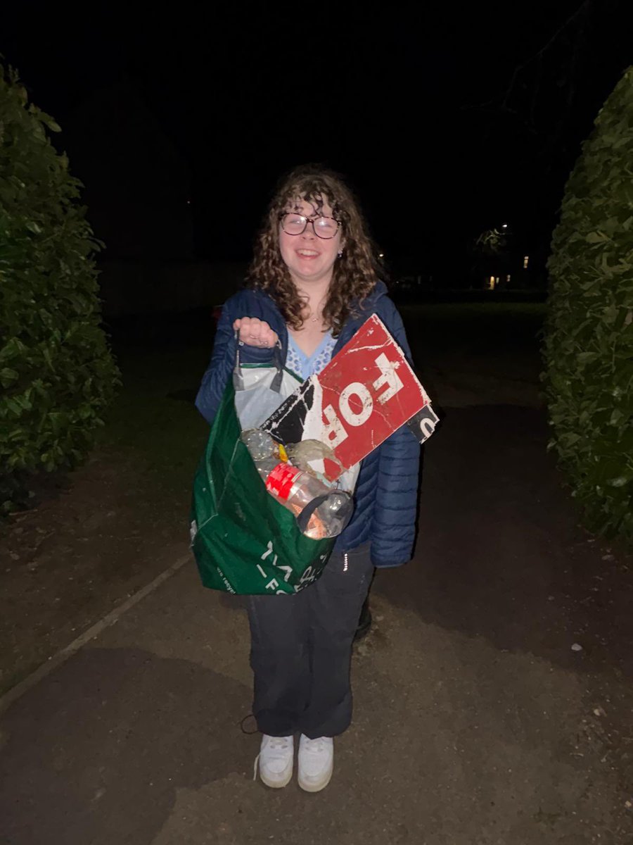 DAY 23 OF LLP 2025: 
A pick tonight whilst walking my dog. The pick was done just on the paths around my block- so that’s the reason for no hi- viz! Together we can make a difference! 💚🌎♻️🚯
Please sponsor me by donating to this amazing charity ⬇️⬇️⬇️
justgiving.com/page/abagadayk…