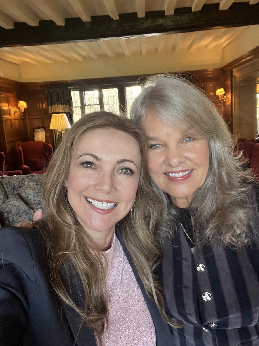 Guess who I’m THRILLED to say is visiting..?! 😃 ❤️