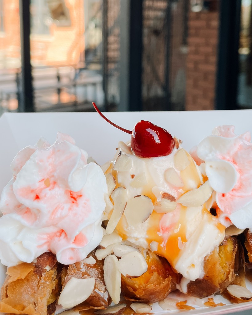 You deserve a treat, and Rezzy’s has just what you need! 🍌 Their Turon a la Mode features banana lumpia with jackfruit, topped with vanilla ice cream, whipped cream, caramel sauce, almonds, and a cherry! Sweet perfection!

#ParlorVibes #EatOKC #DrinkOKC