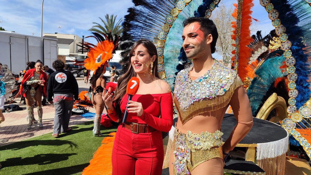 🎭 ¡Seguimos de carnaval!

Este sábado disfrutaremos también del gran desfile de carnaval de Santiago de la Ribera.

🕒 ¡Os esperamos a las 21:00 en <a href="/la7tele/">La 7</a>!