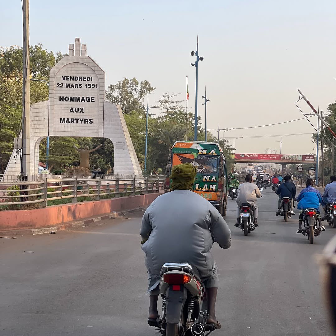 teammalian's tweet photo. Hommage aux Martyrs du Mali   En cette journée du 26 mars, nous nous souvenons avec respect et gratitude de ceux qui ont donné leur vie pour la démocratie et la liberté. Le Monument des Martyrs, la Pyramide du Souvenir et le Stade du 26 Mars restent des souvenirs #26mars #mali https://t.co/TpZrLJDlhb
