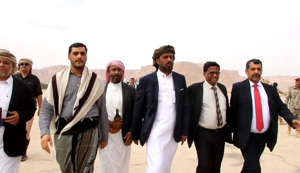 صور استقبال  المقدم عمرو بن حبريش رئيس #حلف_قبائل_حضرموت في مطارسيئون قادما من الرياض بعد زيارة تاريخية ناجحة للمملكة العربية السعوديةاستغرقت اسبوع التقاءخلالها بسمو الأمير خالد بن سلمان وزير الدفاع حفظه الله ورعاه وعدد من قيادات ومسوؤلي المملكة والتحالف
#يدا_بيد_السعودية_وحضرموت