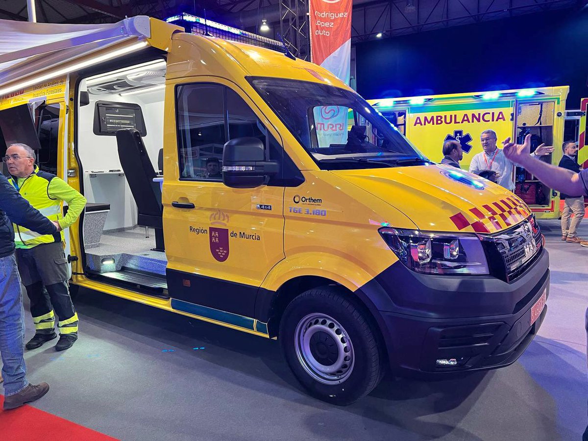 MurciaForestal's tweet photo. 📢 Personal técnico @AmbientalRM asiste a la III Feria Internacional de Seguridad, Defensa y Emergencias @feriaSEDEXPO en Silleda, Galicia, donde se expone la futura Unidad Móvil de Meteorología y Transmisiones #UMMT y Puesto de Mando Avanzado #PMA de #UDIF @defensaforeMUR @Xunta https://t.co/y46zrLHKKJ