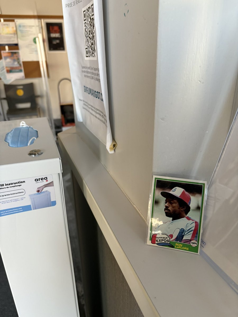 exposcardboards's tweet image. Placing #ExposCards everywhere. 
This one is in a #CLSC clinic 

Good luck. 

#ExposCardHunt is imminent