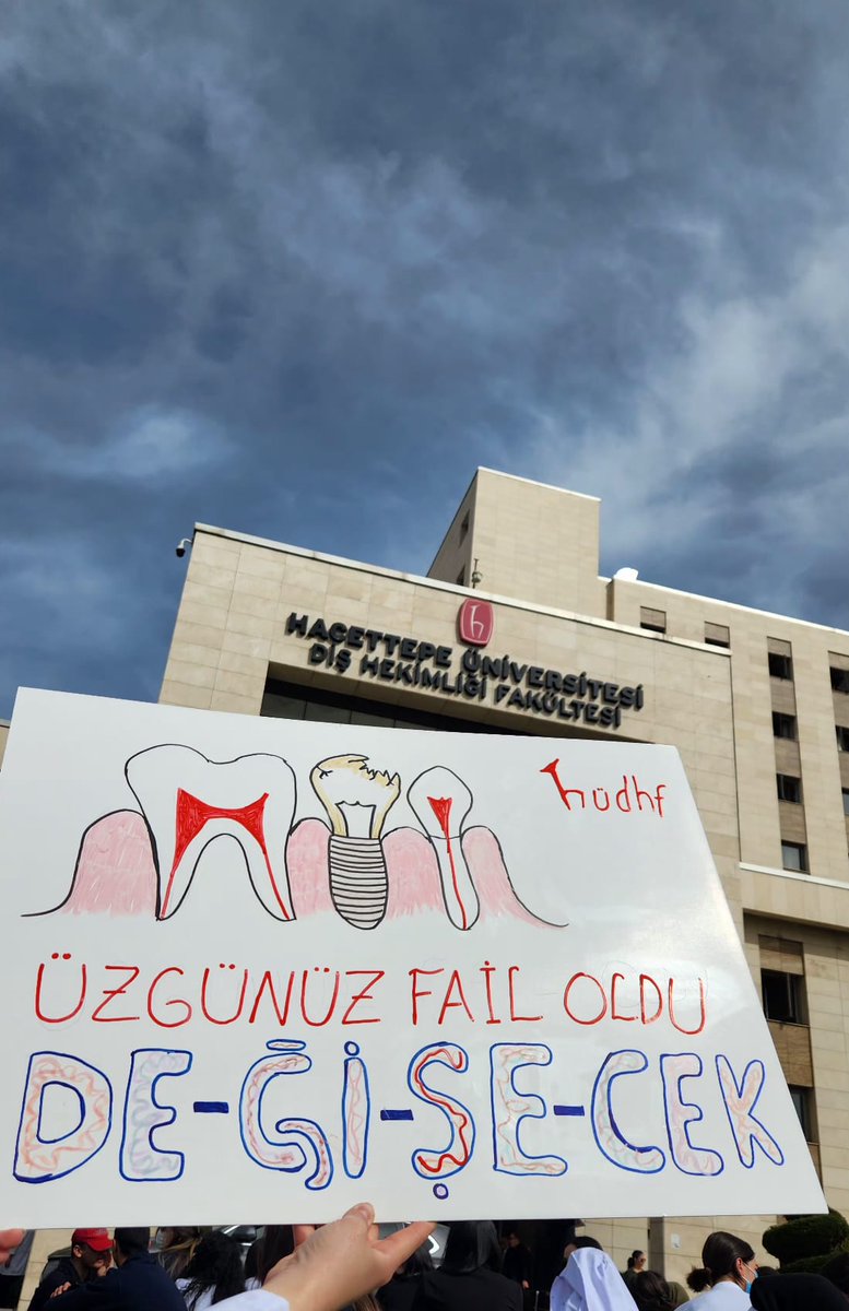 Yıllar boyu dış güçler diye milleti oyaladın
Bak hacı bunlar DİŞ GÜÇLER..!
Çekerler:)
Çektirirler:)
#hüdhfdireniyor boykotta

HACETTEPE ÜNİVERSİTESİ DİŞ HEKİMLİGİ FAKÜLTESİ BOYKOTTA

BU KARINCA KURBAN OLUR SİZE