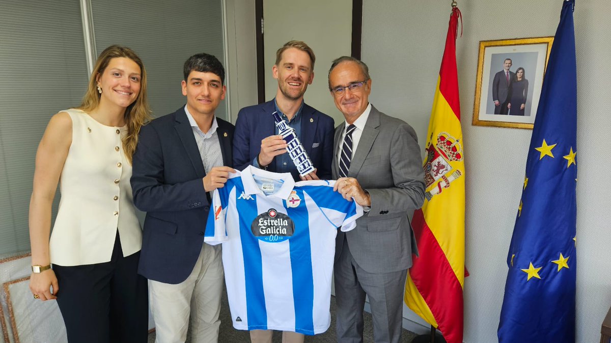 Cónsul Ángel Vázquez y Director del <a href="/RCDeportivo/">RC Deportivo</a> Jan Wappler han mantenido hoy encuentro en el que se han abordado temas como los planes estratégicos del equipo gallego para promocionar su marca deportiva en #Brasil. 
#rcdeportivo #LaLiga