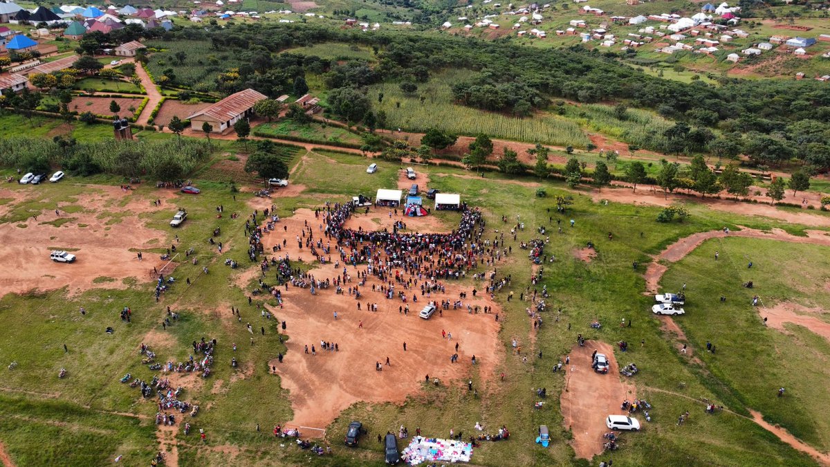 KoroshoMedia's tweet photo. Ikiwa ni muendelezo wa Ziara ya CDM Tunduma  Muitikio wa Wananchi umekuwa mdogo kwenye Mikutano hali inayoleta simazi na hofu katika Mwaka huu wa Uchaguzi.

Pichani ni Mkutano uliofanyika leo shule ya Sekondari Nyerere iliyopo Tunduma Mjini! https://t.co/fNVCIKSCOm