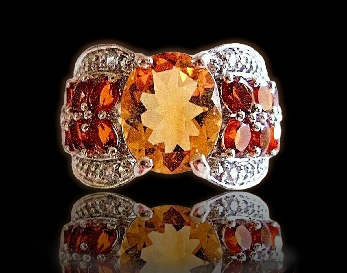 renaissancefai's tweet photo. https://t.co/DVKgrgUJ9Z
#ring #vintage #citrine #gemstone #sterlingSilver #orangeQuartz #quartz #CZ #cubicZirconia #925 #yellow #cocktailring #evening #Novemberbirthstone #size6.5 #genuine https://t.co/TLPqBXyzKe
