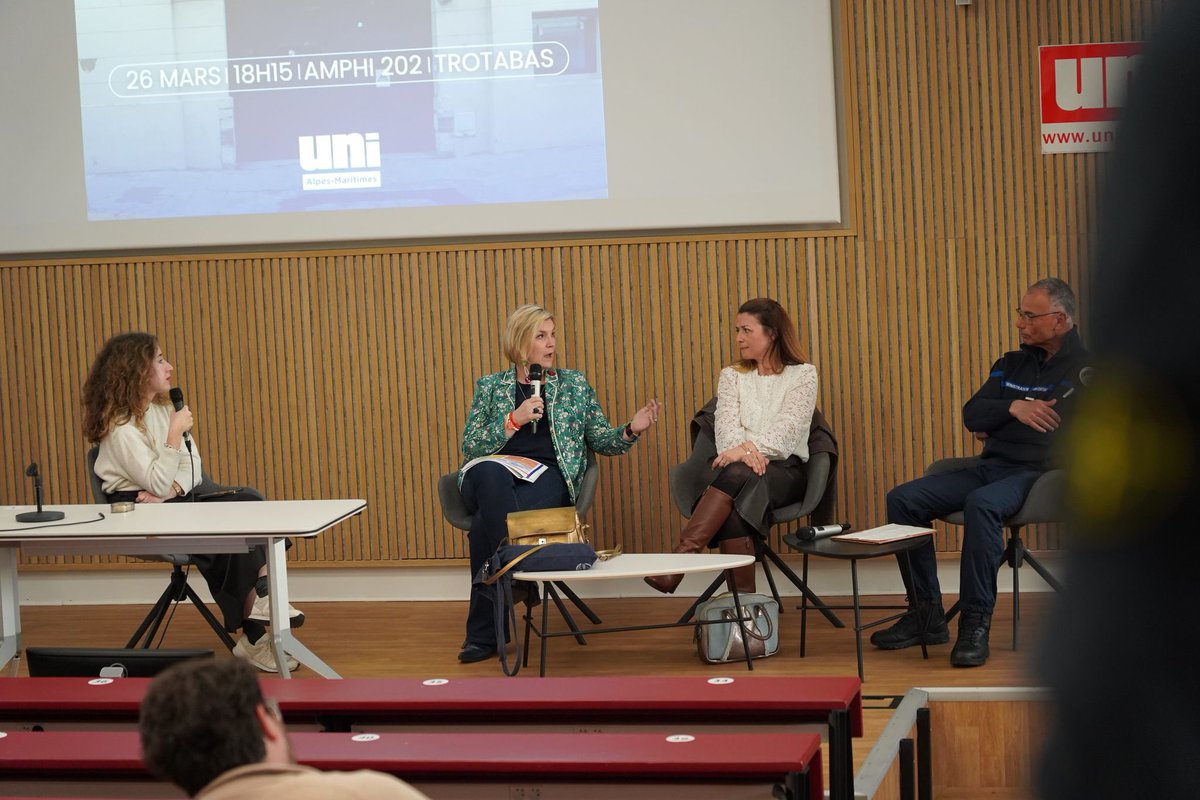 Retour sur notre conférence portant sur l’administration pénitentiaire en compagnie de la Directrice de la MA de Nice et deux personnels pénitentiaires.

Une conférence de qualité suivie d’une réponse aux questions portant notamment sur l’actualité et l’attaque d’Incarville.