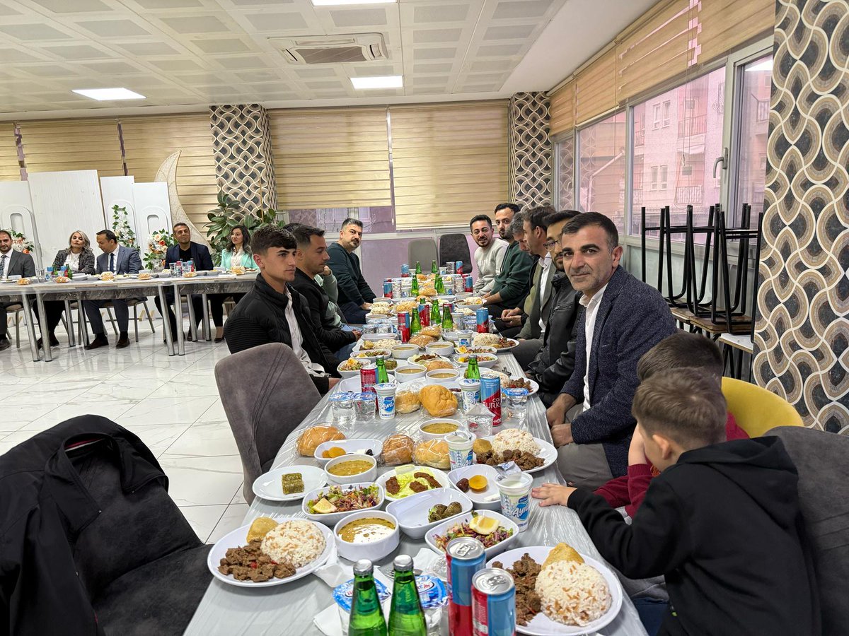 mazidagimem's tweet photo. Ramazan ayının birlik, beraberlik ve dayanışma ruhunu yaşamak adına, İlçe Milli Eğitim Müdürlüğü personeli olarak düzenlediğimiz iftar programında, kurum çalışanlarımız ve aileleriyle bir araya geldik.
@Mardin_Valiligi 
@ali_eyyupkoca 
@mazidagkaymakam 
@UfukCete https://t.co/jd3kAcOkpN