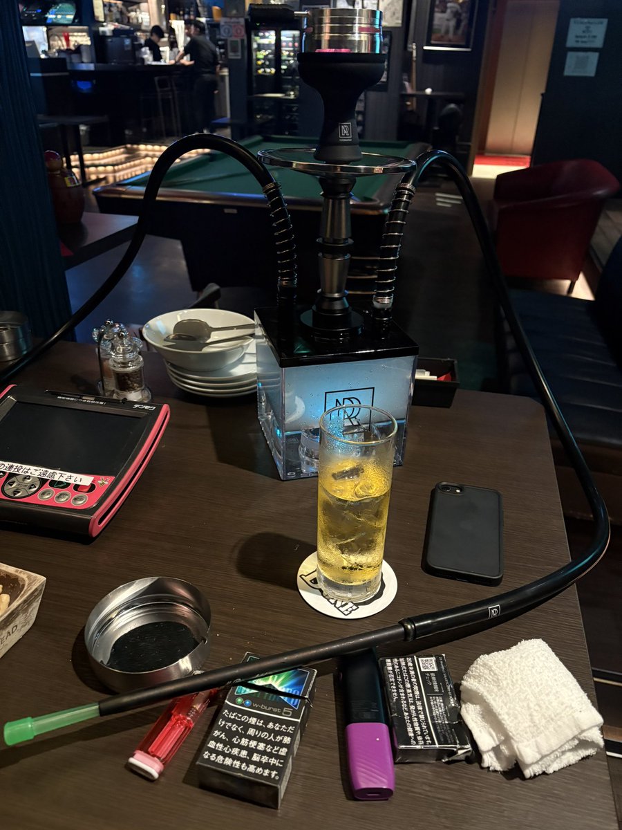 Junji_0505's tweet photo. なんでこの時間にザギンでシーシャキメてるのかが謎www https://t.co/yAC4RBBEUI