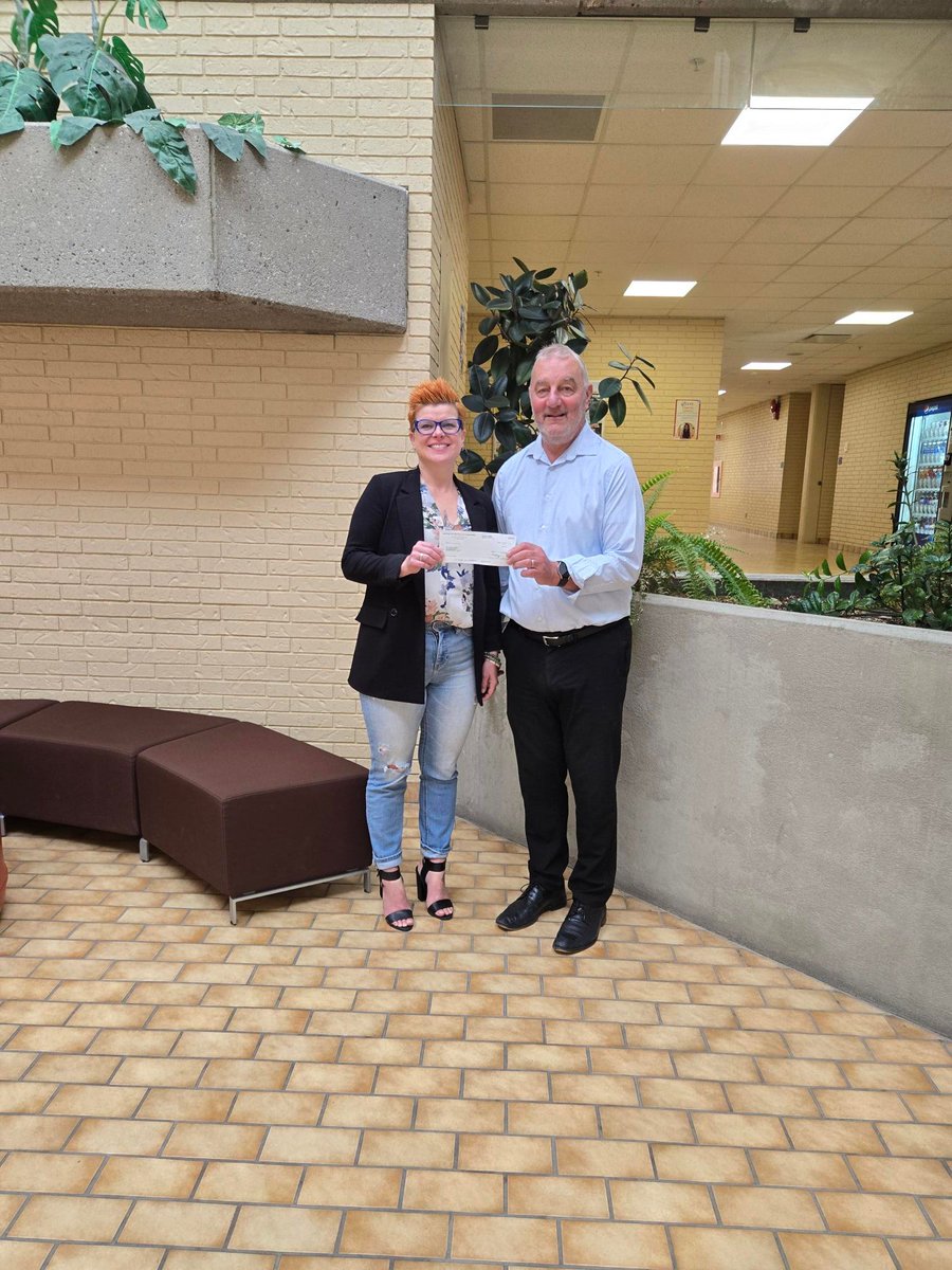 MHCA Supporting Skills

Jessica Hirsekorn, Administrative Coordinator South East Regional Skills Coordinator, School of Trades &amp; Technology is pictured receiving a cheque from MHCA Executive Director