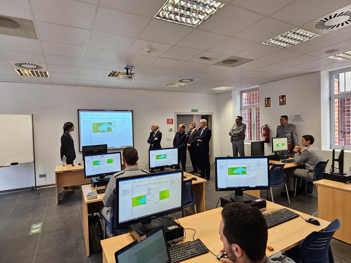 CUDZaragoza's tweet image. El secretario general de Universidades @CienciaGob, Francisco García Pascual @PacoGarciaPasc, visita @CUDZaragoza para conocer la organización y enseñanzas de los Centros Universitarios de la Defensa @Defensagob cud-agm.es/news/item/87