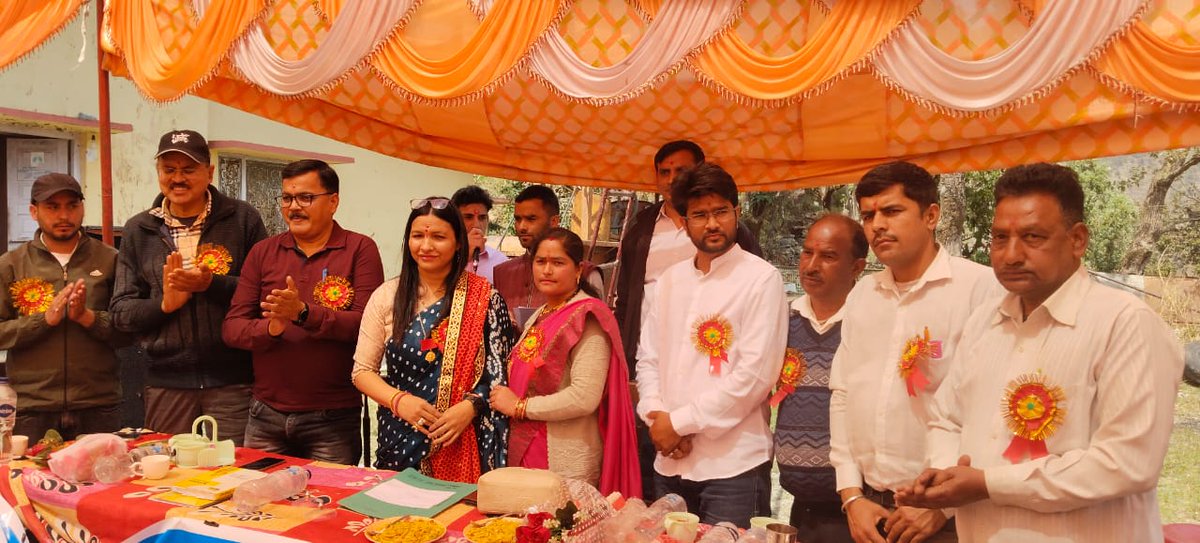 REAPNainital's tweet photo. AGM of Navjyoti CLF Dalkania, Okhalkanda successfully organised today in presence of Block Pramukh, BDO, SHG members, CLF, block &amp; DPMU staff and public representatives. Also visited collection centre site at Patlot.
@CdoNainital @REAPNainital @REAPUttarakhand 
@ganeshjoshibjp https://t.co/rjQ0UATVPO