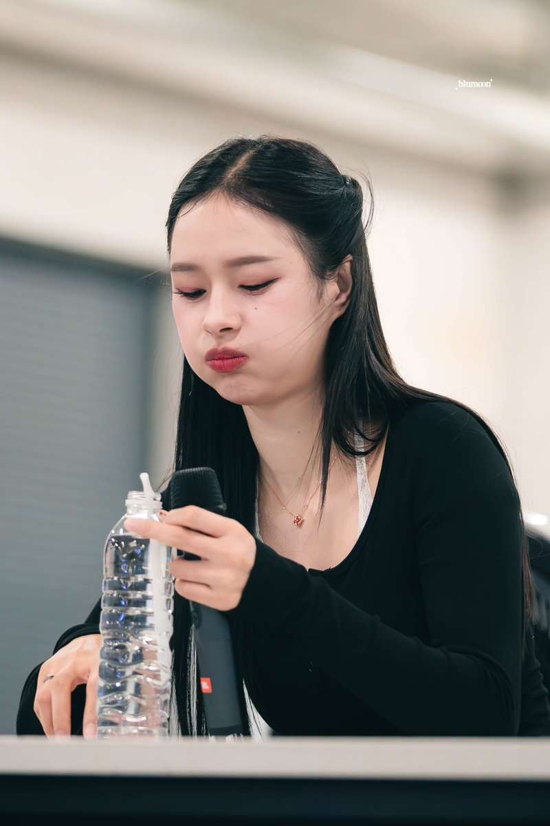 💚 : วันนี้พี่จะพูดน้อยๆ จะอยู่นิ่งๆ
🌛 : พี่เป็นตัวของตัวเองเถอะหนูขอ 😔🤣

BOOK FAIR25 WITH ML          

#BKKIBF2025xMilkLove 
#MilkPansa