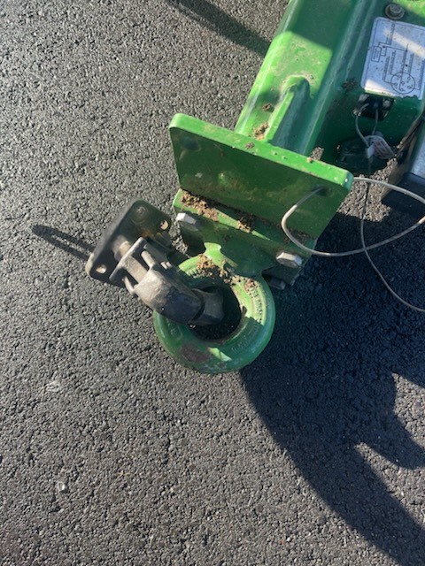 WSPCVEB's tweet image. I-5 Marysville⛓️🚨 This is another post to remind you to conduct your pre-trip inspections. The pintle hook broke off the truck hauling this trailer causing it to become wedged under a passing log truck. The safety chains had broken, and the breakaway wasn't connected.