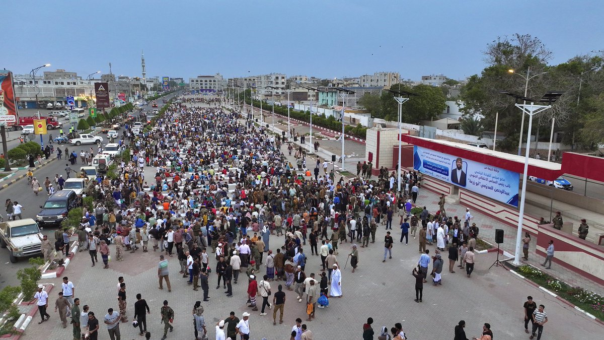 ونحن نحتفي بالذكرى العاشرة للنصر المؤزر وتحرير مدينة عدن من قوى الشر والإرهاب الحوثية، تعود بنا الذاكرة إلى تلك المعارك الأسطورية التي اجترحها أبطال المقاومة الجنوبية، وتوجوها بملحمة الانتصار العظيم، بدعم وإسناد من التحالف العربي بقيادة المملكة العربية السعودية ودولة الإمارات