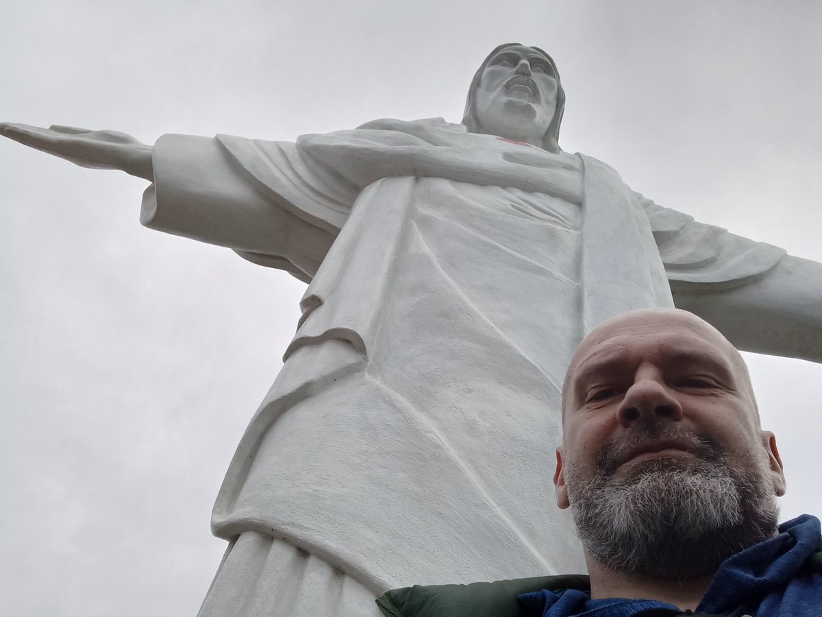Дівчатка на море зовуть бо знають що на красунчика попали а в кого є заздрість в серці оден совєт є краще не завидувати бо боком вилізе 🇧🇷