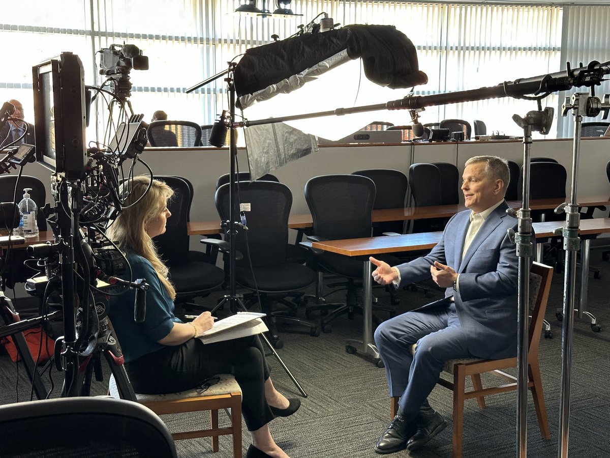 LauraSullivaNPR's tweet image. Only on a PBS/NPR shoot does someone who hates the lighting explain, “They look like innies” and everyone immediately understands. #severance #Helene @frontlinepbs