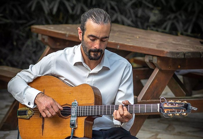 Pour compléter notre belle journée du dimanche 27 avril, une touche de Jazz Manouche avec Pierre Mager:-)