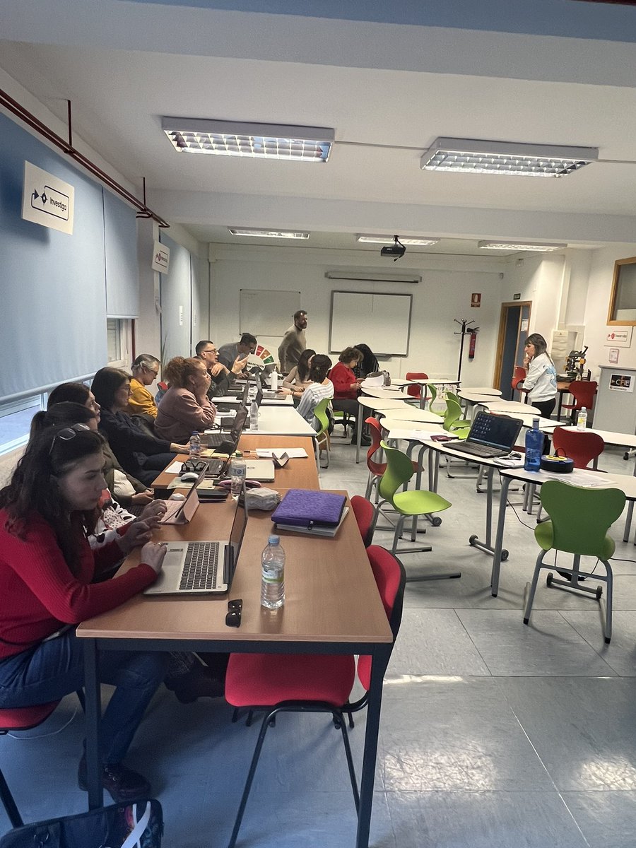 Segunda sesión del curso El vídeo como herramienta para la innovación con Verónica Amaro. Luces, cámara y acción 🎬 hoy grabamos y editamos las imágenes  <a href="/cfiesalamanca/">CFIE SALAMANCA</a> #formaciónCyL #tiCyL