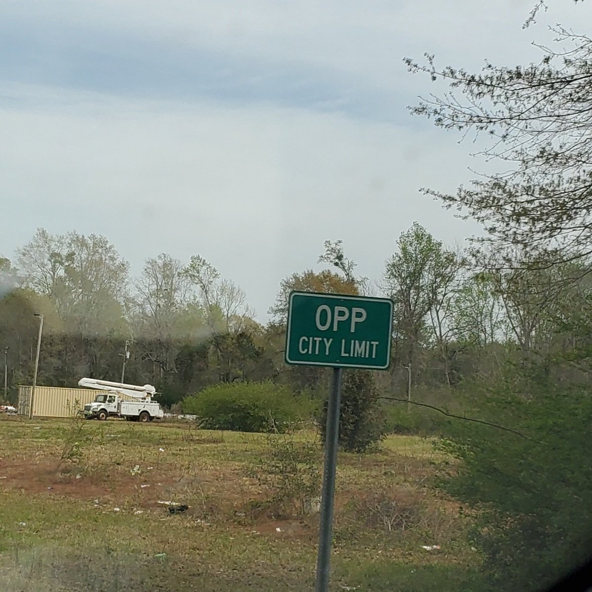 martyholub's tweet photo. @CharlieBerens woke up and thought we were back in Wisconsin coming back from Florida but I knew it was too good to be true. We're in Alabama. https://t.co/zXkXTZ6kNO