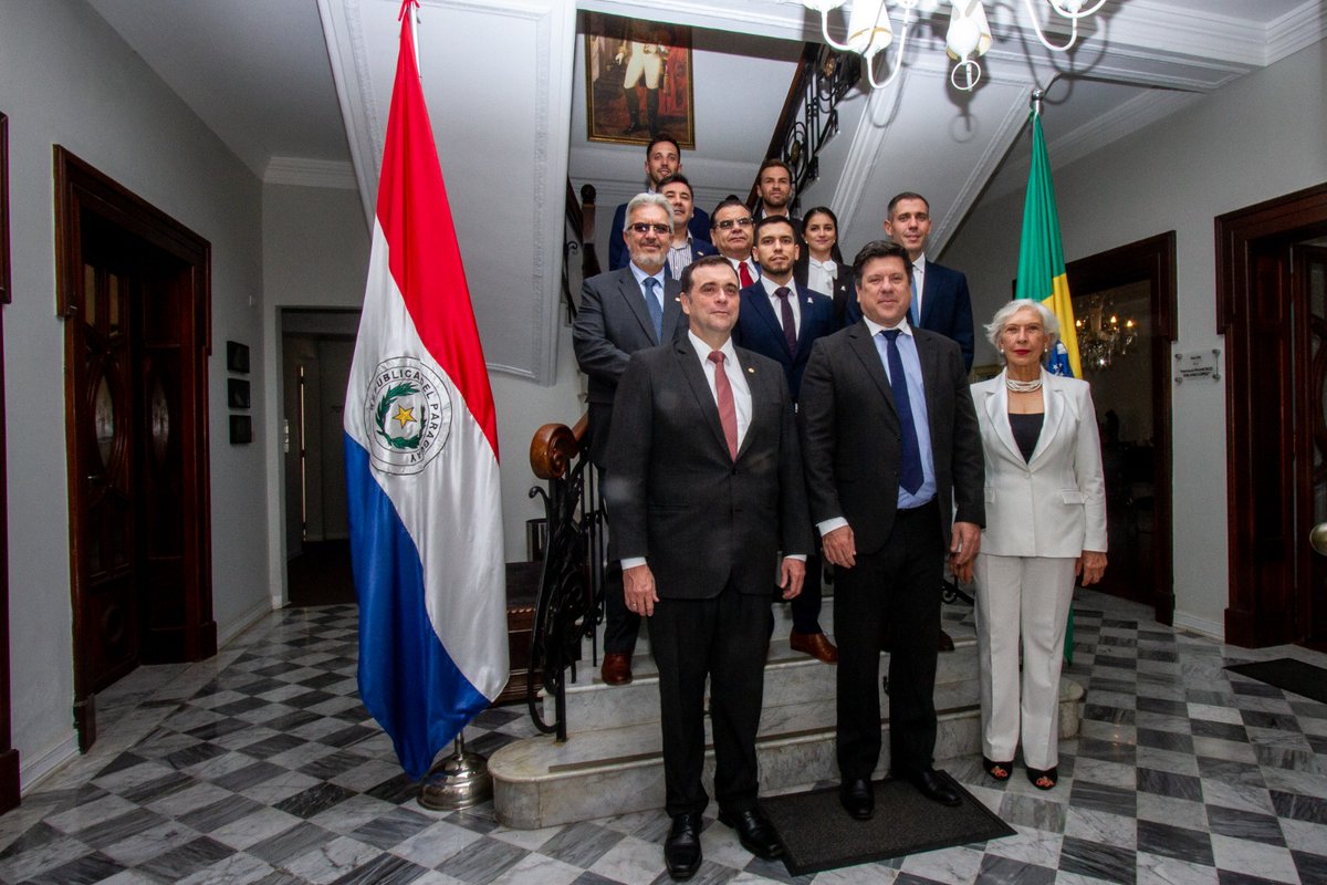 MIC_PY's tweet image. #MIC | @REDIEXParaguay anuncia agregado comercial en Curitiba para fortalecer lazos con el Estado de Paraná
🇵🇾🤝🇧🇷
Leé más en:🔗goo.su/mQdtKda
#GobiernoDelParaguay
