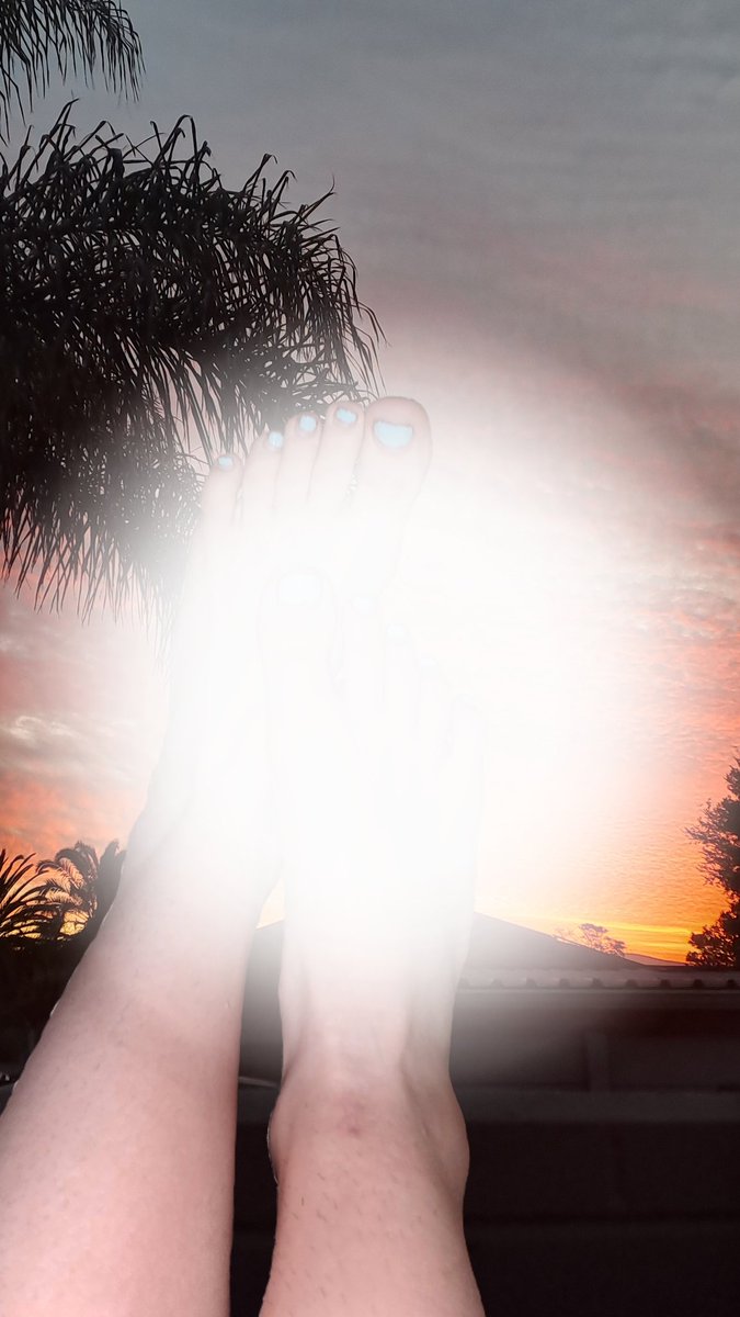GabzFeet's tweet photo. wanna see my naked uncensored feet in the sunset? 
check out my FetishFinder https://t.co/mepJO44V3P 
or send a tribute on paypal https://t.co/TV6g9ECsW3 then dm me the proof https://t.co/G7mnIMu2cu