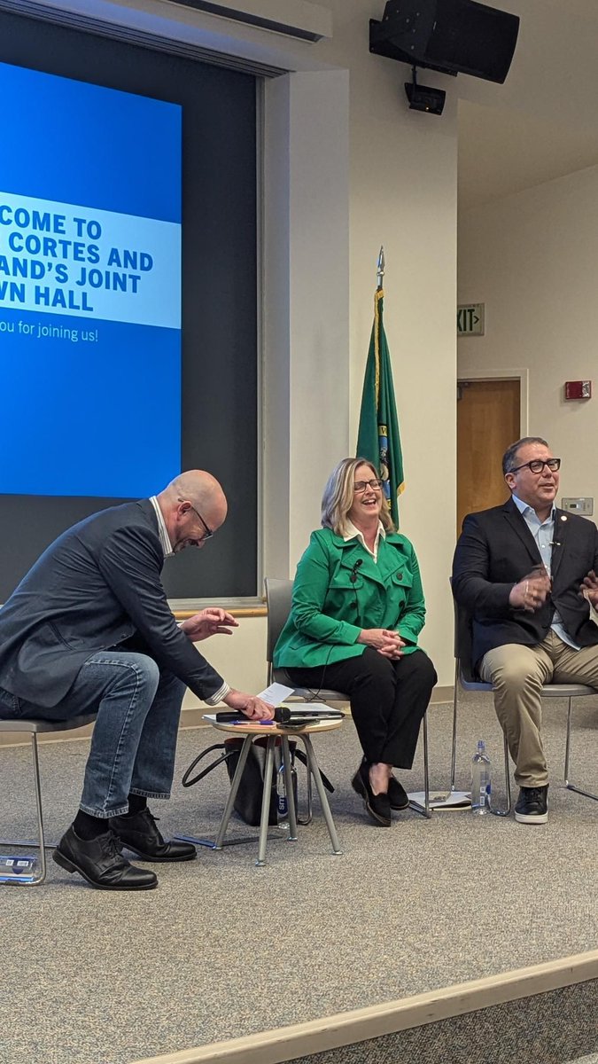 ASWSUV had a great time attending the 18th &amp; 49th LD Senate Town Hall with Senators Adrian Cortes and Annette Cleveland! Thank you to everyone who joined the conversation! 

#ASWSUV #CivicEngagement #StudentVoicesMatter