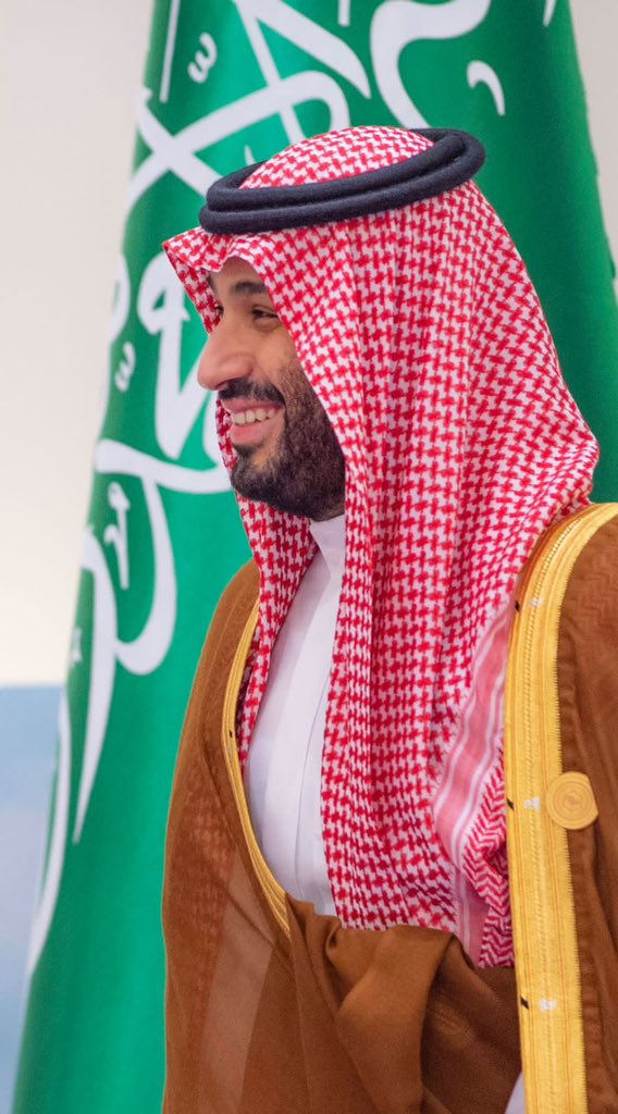 مبعوث ترمب "آدم بولر":

#ولي_العهد الأمير #محمد_بن_سلمان قاد السعودية نحو التنمية والبناء.

-