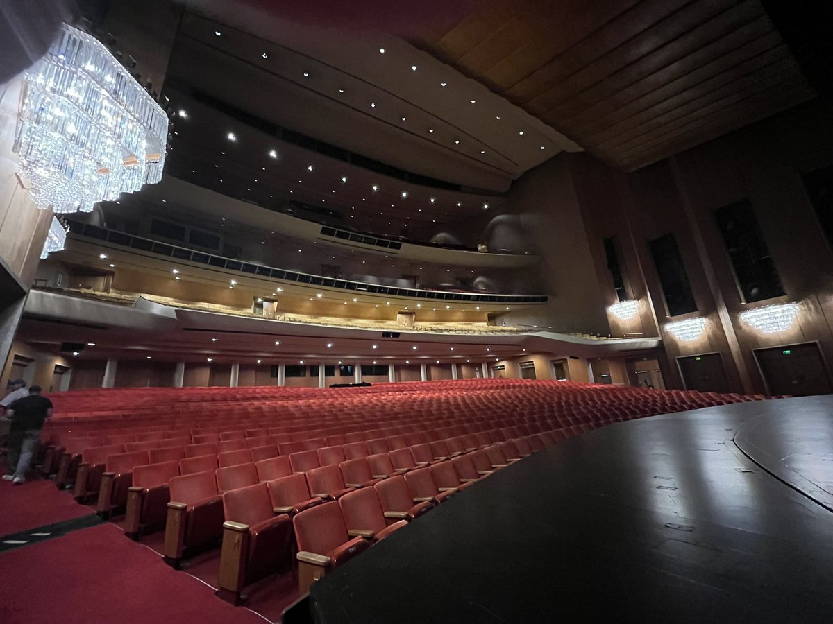 iZaAgency's tweet photo. No sólo hoy se celebra a este arte, todos los días miles de personas en el mundo dan forma al teatro con su trabajo. 
#diamundialdelteatro 🎭❤️ https://t.co/ik7E0Ih54F