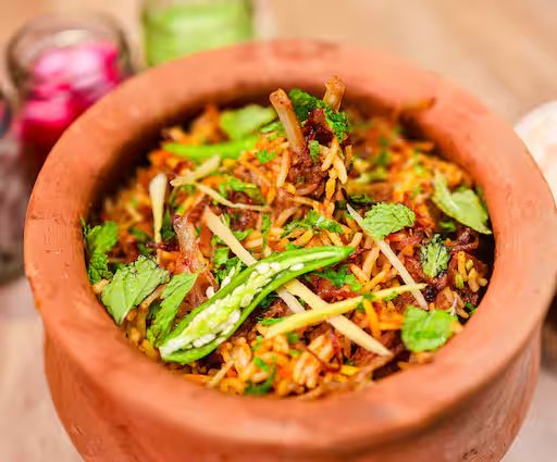 MachPluto's tweet photo. Veg ? 😜 Dum Biryani from Desi Firangi by Clay Inn Hotel.

@zomato @kunalkamra88
Kunal Bro I Find u Funny.. Koi Gyaan ki baat.
https://t.co/umCfApZKo4 https://t.co/VXYfpLaeLr