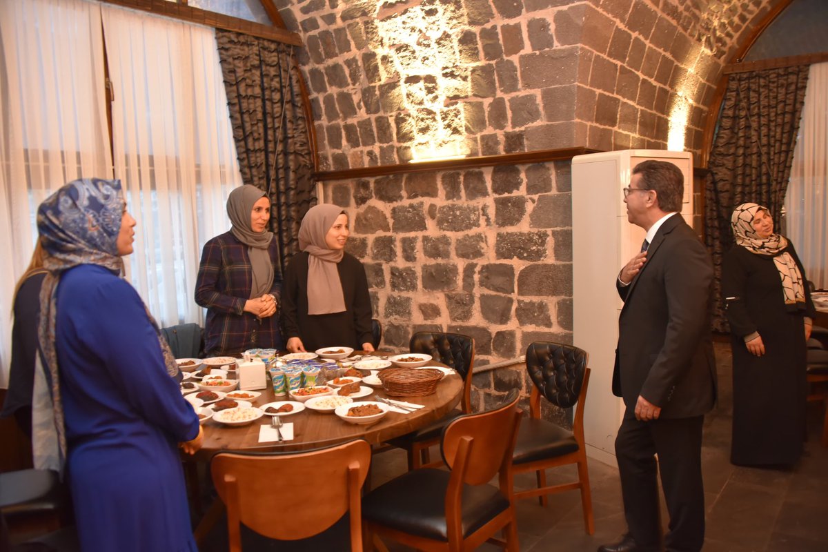 bucakalimurat82's tweet photo. “Birlik ve Beraberlik Sofrası”

Bu akşam teşkilatımızın düzenlediği iftar programına katılım sağladık.

İlçe Başkanımız Sn. @Cengizozeyran82, Gençlik kollarımız, kadın kollarımız ve ana kadememiz ile aynı sofrada buluştuk. Ramazan’ın bereketini paylaşırken, teşkilatımızın gücünü ve dayanışmasını bir kez daha hissettik.

Ramazan ayının son günlerine yaklaşırken, kardeşlik ruhumuzu pekiştirmeye, birlik ve beraberlik içinde yol yürümeye devam edeceğiz. Teşkilatımız, sadece bir yapı değil; inancı, azmi ve gayretiyle büyük bir aileyiz. 

@RTErdogan 
@Akparti 
@eyupkadirinan 
@abuyukgumus 
@avyusufibis 
@mustafademir 
@Cengizozeyran82