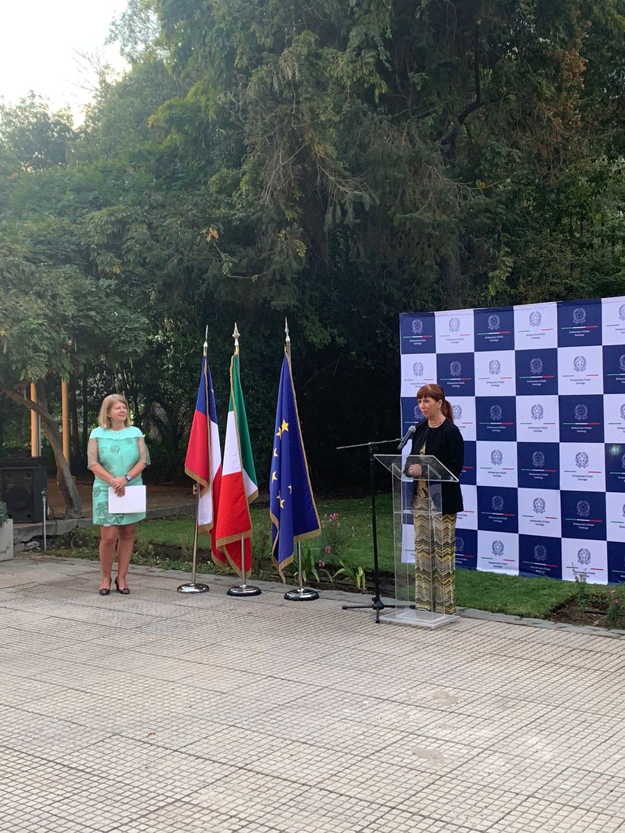 La Camit acompañó a la delegación italiana de <a href="/Confindustria/">Confindustria</a> en su visita a Chile. 
En la foto, <a href="/BarbaraCimmino/">Barbara Cimmino</a>, Vicepresidenta de Exportación y Atracción de la Inversión de la Confindustria, y nuestro presidente Luciano Marocchino. <a href="/ItalyinChile/">Italy in Chile</a>  <a href="/ITAtradeagency/">Italian Trade Agency</a>